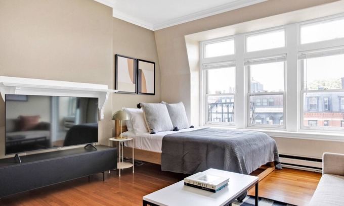 Back Bay Apartment | Charming Back Bay 1BR w/W/D, nr Copley T, by Blueground