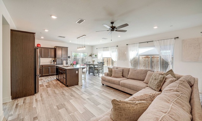 Greenacres House | Charming Bakersfield Home w/Yard & Patio!
