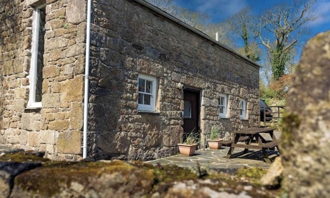 Castallack House | Charming barn in scenic Lamorna valley