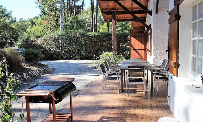 Piraillan House | Charming Basque Style House 300m From Piraillan Market