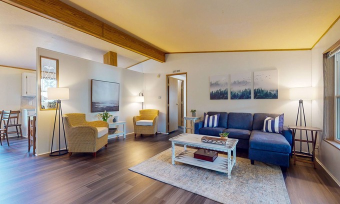 Ocean Park House | Charming Bay Front Privacy.