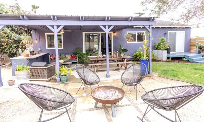Bay Park House | Charming Bay Park 3BR Great Backyard BBQ A/C