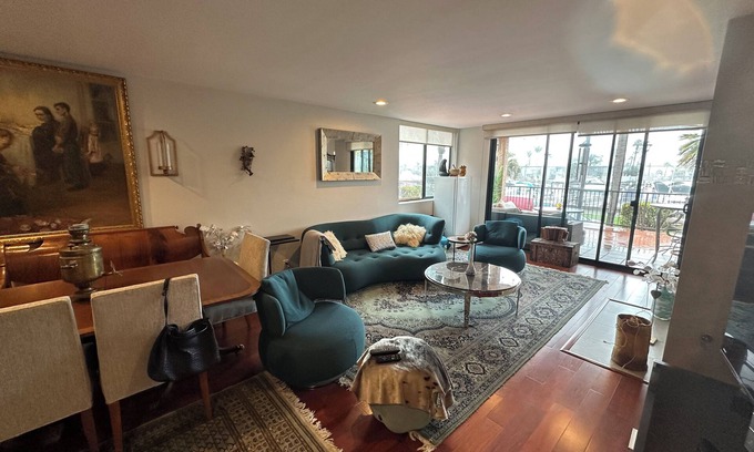 Belmont Park Apartment | Charming bay view 1-bedroom in superb BelmontShore with beach at your steps