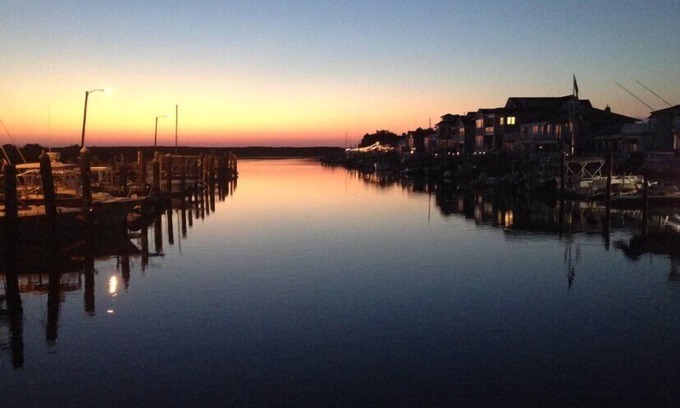 Gold Coast Cottage | "Charming Bayfront Cottage Sleeps 6, Pet-Friendly, Breathtaking Views!"