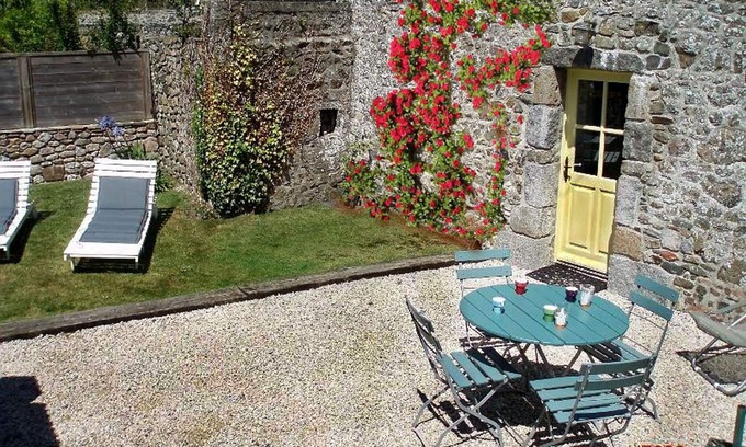 Blainville-sur-Mer Cottage | Charming Beachside Retreat with Bikes, Garden & All Amenities