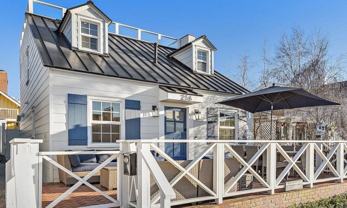 Corona del Mar House | Charming Beach Bungalow