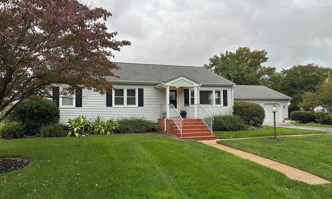 Lewes House | Charming Beach Cottage in Lewes 3bd 2bth