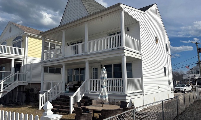 Ortley Beach House | Charming Beach Front 3-bedroom house in Ocean Gate with WiFi and AC