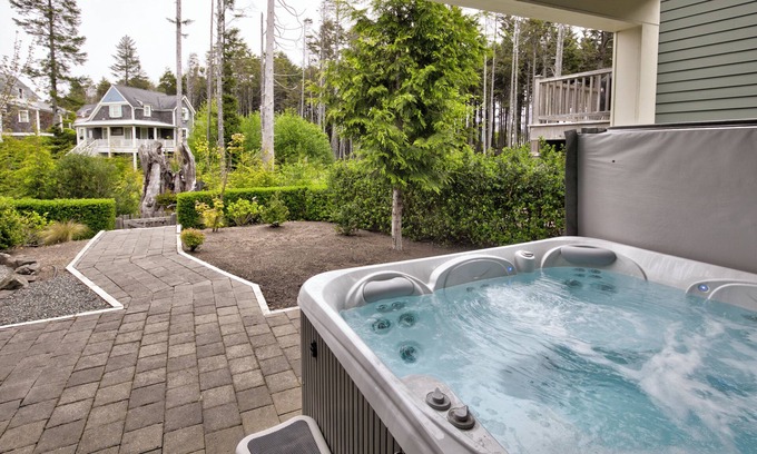 Seabrook House | Charming Beach House - 5 Min Walk to Shops, Dining, & Beach + Hot Tub + Dogs OK