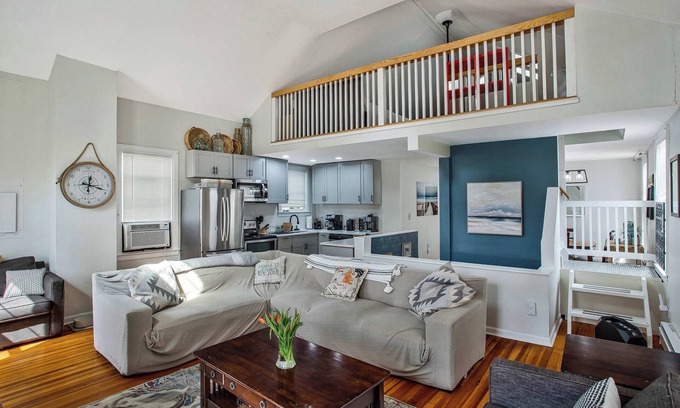 North Beach Apartment | Charming Beach House Top Floor - Walk Everywhere!