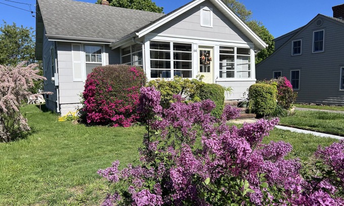 Jamesport Cottage | Charming Beach Cottage, Steps to Beach, Enjoy Harvest Time LI's Wine Region.
