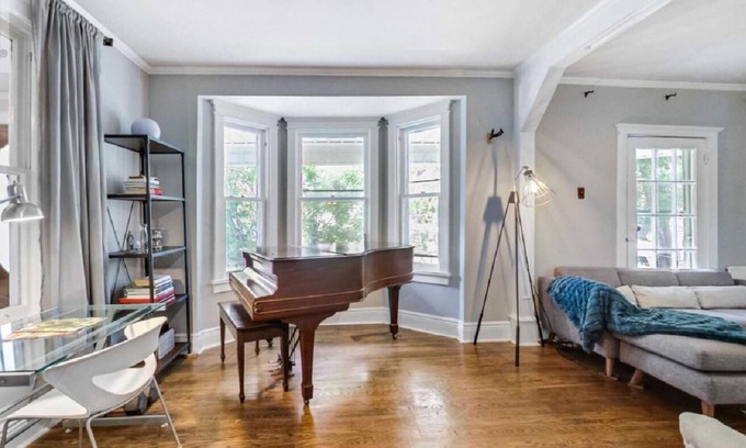 The Beaches House | Charming Beaches Century Cottage