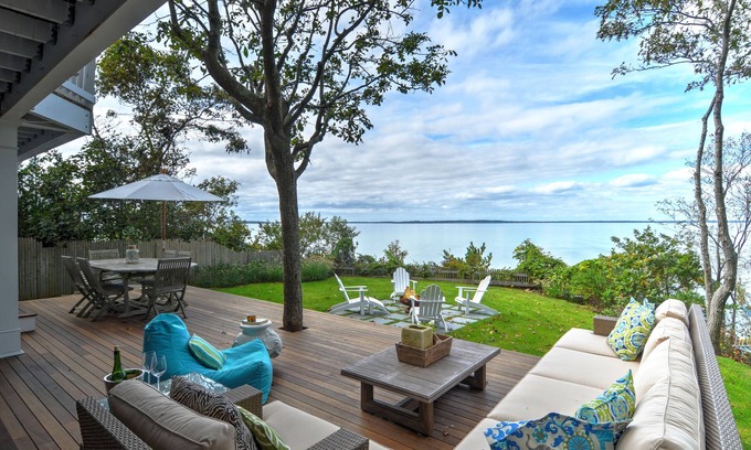 North Sea House | Charming Beachfront Cottage between SHampton & Sag Harbor, Spectacular Sunsets