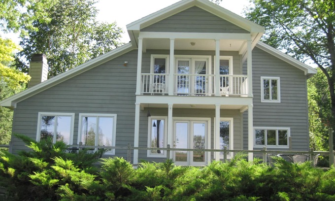 Beulah House | Charming Beachfront Vacation Home On Crystal Lake: Sept-Oct ‘25 available!