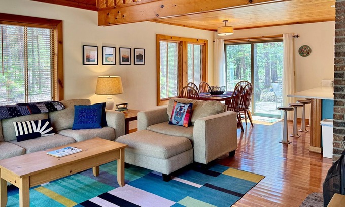 Glen Arbor House | Charming Bear Hollow: Walk to beach or Glen Arbor