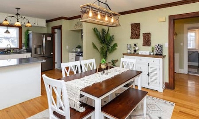 Beaverdale House | Charming Beaverdale 4BR/2BA in central DSM - Safe & Cozy