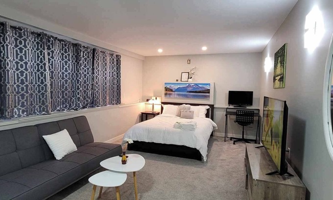 Port Coquitlam Bed & Breakfast | Charming bed & breakfast with WiFi in Port Coquitlam
