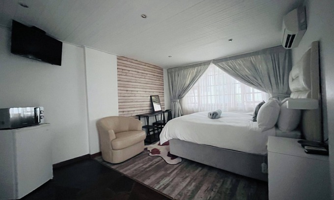 Selborne Bed & Breakfast | Charming bed & breakfast with 10 bedrooms and WiFi, AC in enjoyable East London