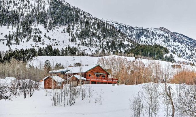 Bedford House | Charming Bedford Cabin with Private Hot Tub!