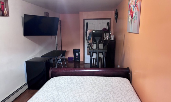 Queens House | Charming BedRoom with External personal BTH WiFi, AC in superb Queens
