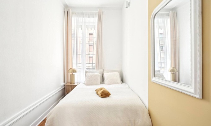 Buers Apartment | Charming Berlioz Apartment for 6 People in Charpennes, Villeurbanne