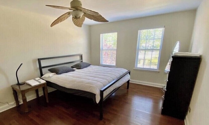 Round Lake Beach House | Charming Big 4 Bedroom Home In Lake Villa