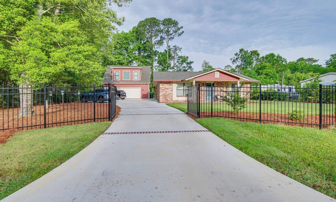Bluffton Cottage | Charming Bluffton Vacation Home w/Yard!