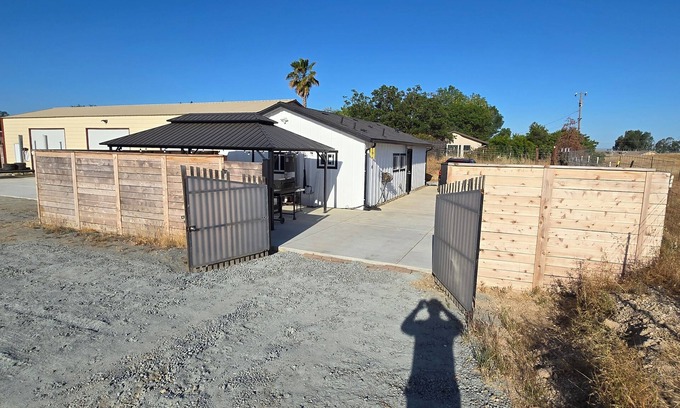 Madera House | Charming BRAND NEW 2BR house with WiFi & AC, in beautiful Madera Ranchos.