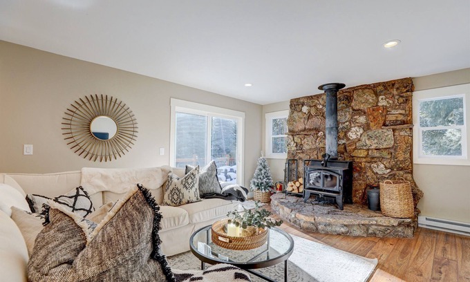 Blue River Cabin | Charming Breck Cabin with Exclusive Game Room – Just 10 Minutes to Slopes!