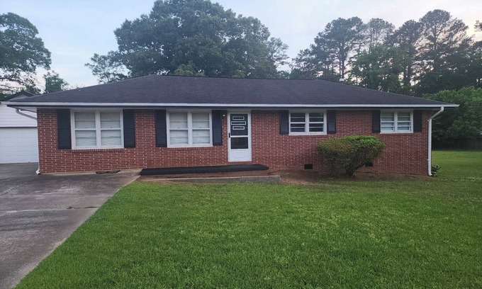 Covington House | Charming brick ranch on 1.28 acres near downtown Covington, GA,