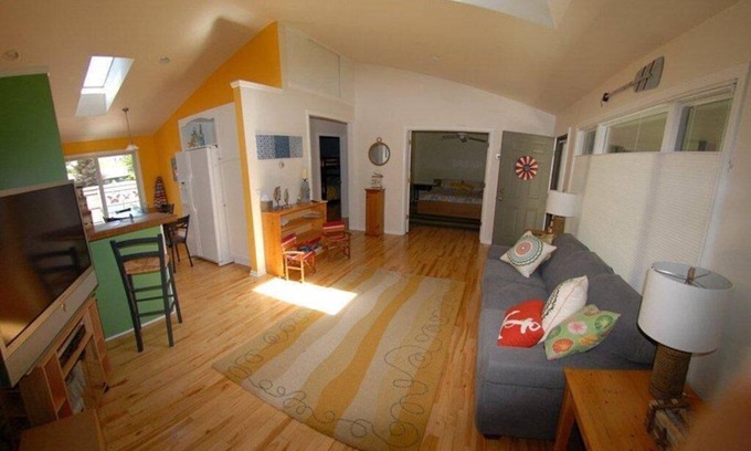 Douglas Condo | Charming & Bright Saugatuck/Douglas Getaway Condo In Ideal Location