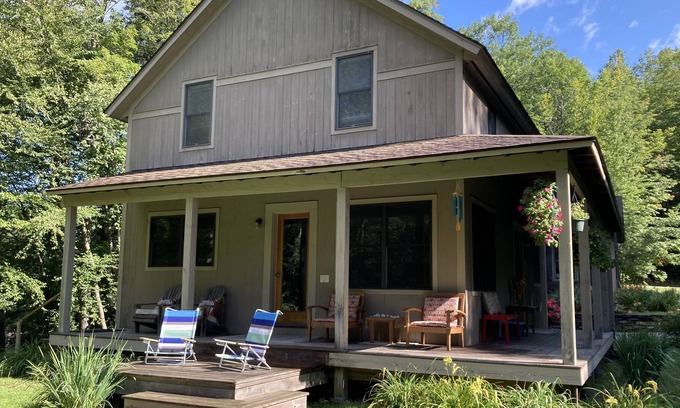 Shelburne House | Charming Brookside Country Retreat just 10 minutes to I91