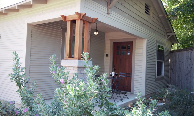 Fort Worth House | Charming Bungalow a Stone's Throw from the TCU Campus in Peaceful Fort Worth