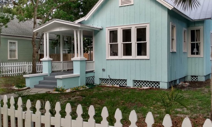 Sanford House | Charming bungalow in Sanford's historical district