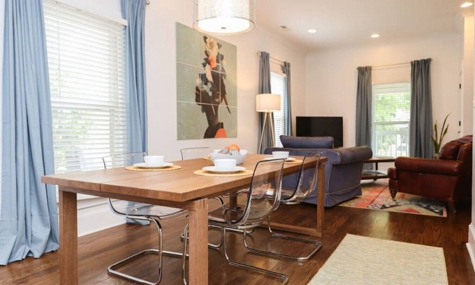 Villa Heights House | Charming bungalow in NoDa near Restaurants, Parks and Breweries