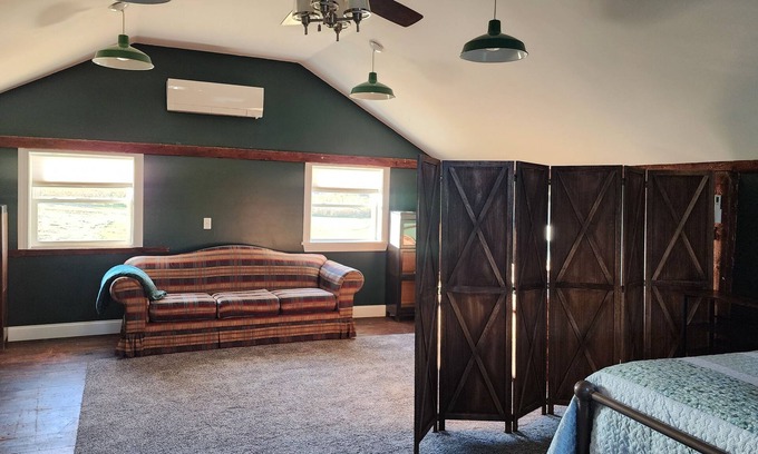 Williamson House | Charming bungalow in peaceful Williamson with AC, WiFi