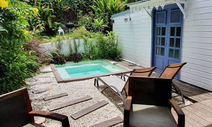 Riviere-Salee House | Charming bungalow with private pool