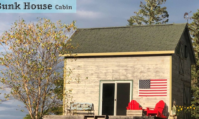 Eastport Cabin | Charming Bunk-House Cabin at Rossport by the Sea