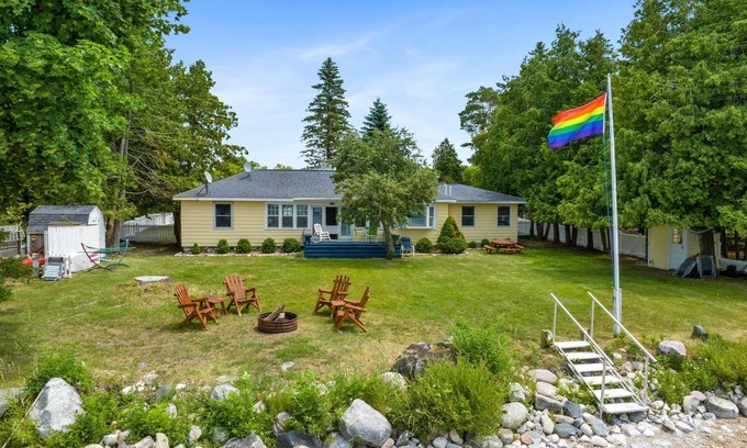 Cheboygan House | Charming Burt Lake Cottage