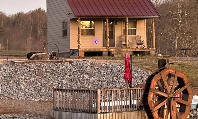 Hamptonville Cabin | Charming cabin-2 bedrooms, overlooking ponds in wine country, next to Amish