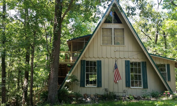 Broaddus Cabin | Charming Cabin 300 Yards from Free Boat Launch & Swimming Area