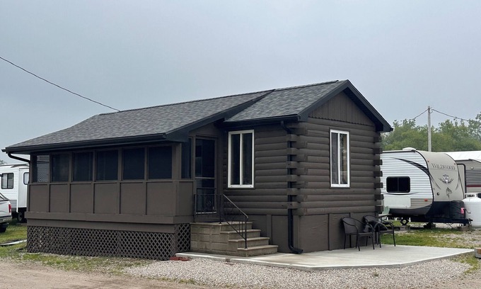 Oak Harbor Cabin | Charming cabin At Magee East Marina & Campground