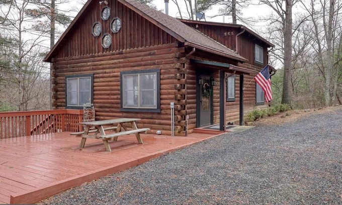 Mount Jackson House | Charming cabin at Bryce Resort. Includes ski passes for 6.