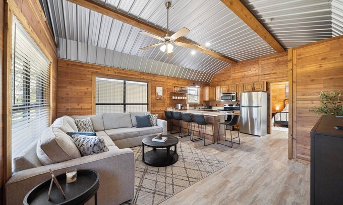 Brenham Cabin | Charming cabin in delightful Brenham with Luxury Amenities