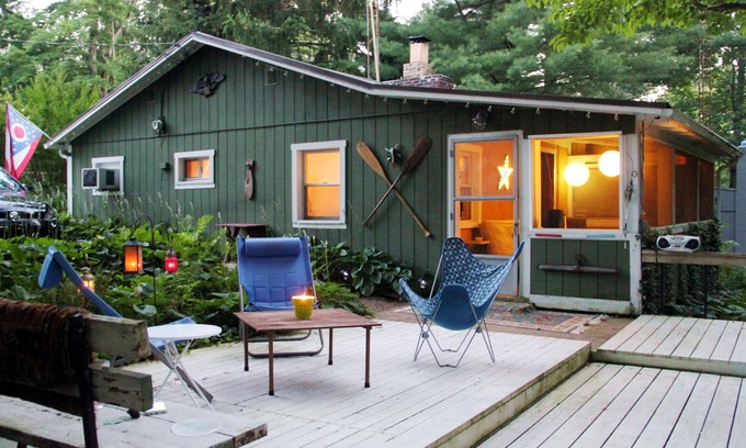 Carrollton Cottage | Charming Cabin in Leesville Lake's Best Community. Complimentary Kayaks.