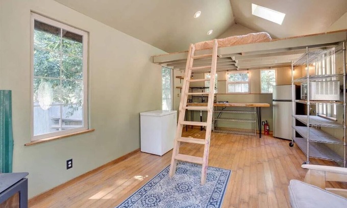 Carlotta Cabin | Charming cabin in serene Petrolia with WiFi