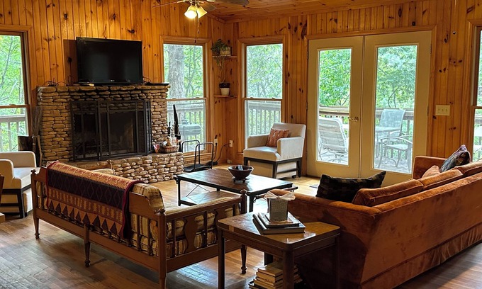 Dahlonega Cabin | Charming cabin in the glorious mountains of North Georgia.