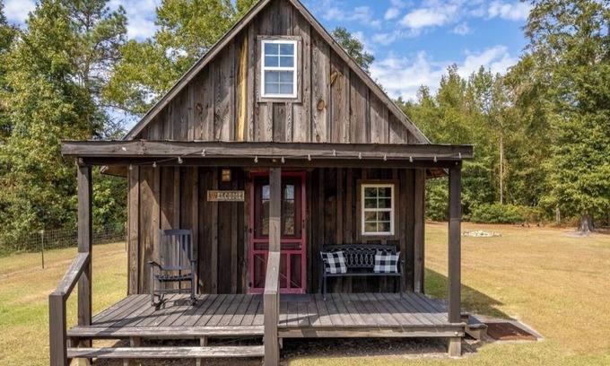 Rockfish Cabin | Charming cabin in quaint Lumber Bridge with AC