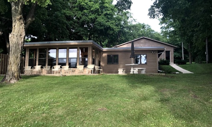 Alexandria Cabin | Charming Cabin on Crystal-Clear Lake Latoka!