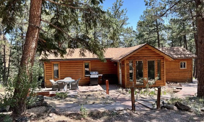 Pine Cabin | Charming Cabin on Dream Property